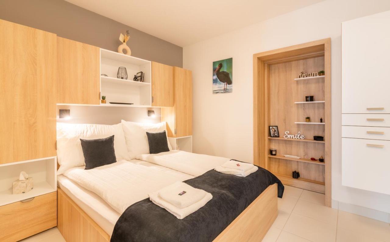 Jegmadar & Fekete Golya Apartmanok Mosonmagyaróvár Esterno foto